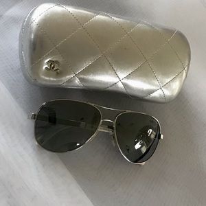 CHANEL aviator mirrored sunglasses